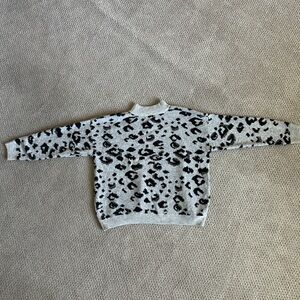 Catherine Malandrino Metallic Leopard Knit Sweater – Gray & Black